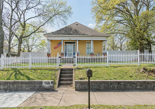 Photo 1 of Single family home for sale at 1512 Meridian St, Nashville, TN 37207 | MLS# 3601760 | Listing updated on 2026-10-05