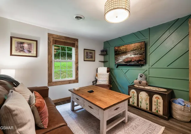 Photo 2 of Single family home for sale at 732 Hardin Ln, Sevierville, TN 37862 | MLS# 3601772 | Listing updated on 2026-09-27