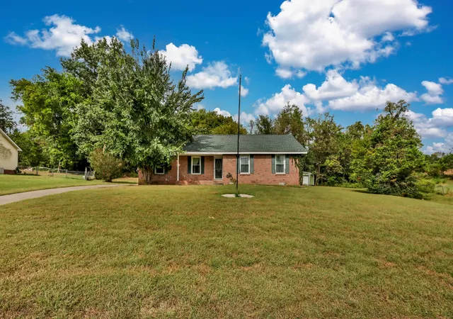 Photo 1 of Sale Pending at 3434 Melrose Dr, Clarksville, TN 37042 | MLS# 3601778 | Listing updated on 2026-10-29