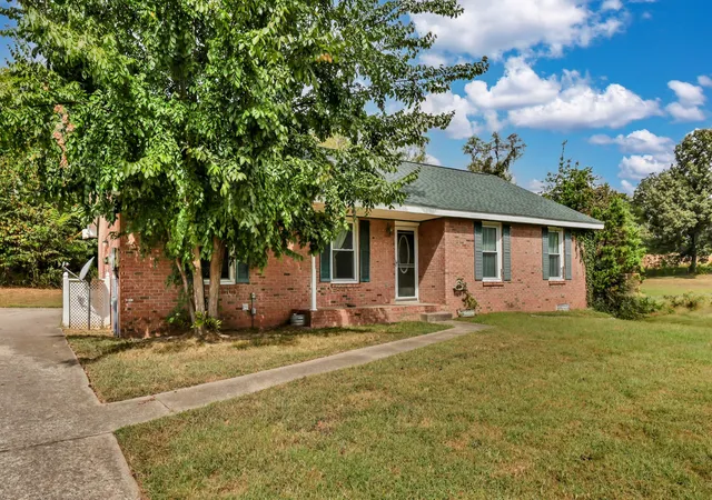 Photo 3 of Sale Pending at 3434 Melrose Dr, Clarksville, TN 37042 | MLS# 3601778 | Listing updated on 2026-10-29