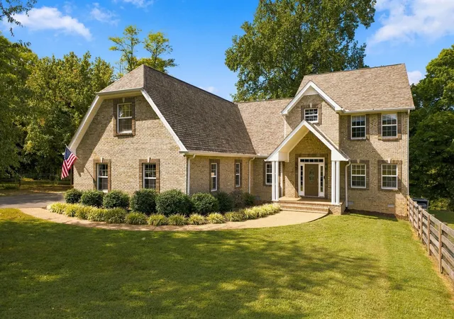 Photo 1 of Single family home for sale at 313 Burr Oak Ct, Spring Hill, TN 37174 | MLS# 3602410 | Listing updated on 2026-10-20