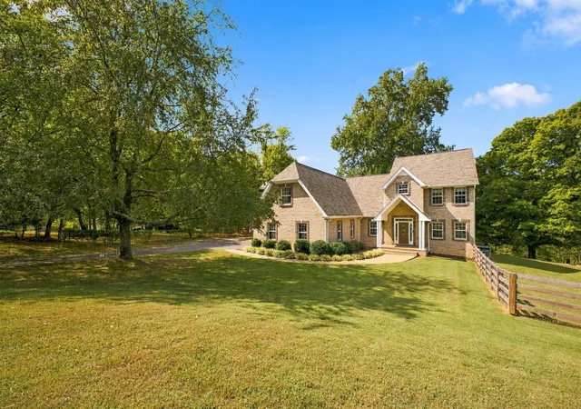 Photo 2 of Single family home for sale at 313 Burr Oak Ct, Spring Hill, TN 37174 | MLS# 3602410 | Listing updated on 2026-10-20