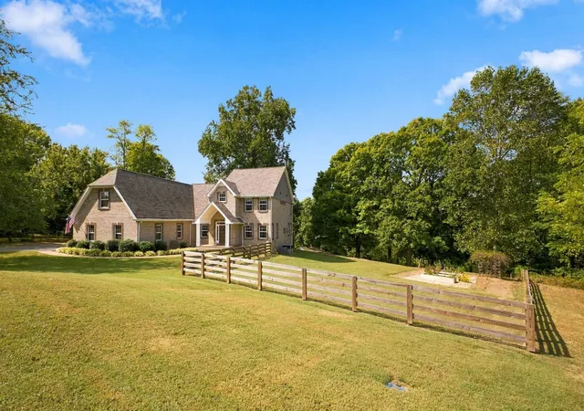 Photo 3 of Single family home for sale at 313 Burr Oak Ct, Spring Hill, TN 37174 | MLS# 3602410 | Listing updated on 2026-10-20