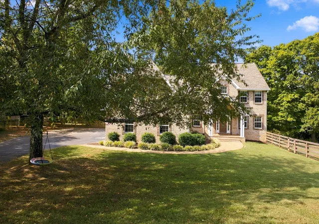 Photo 4 of Single family home for sale at 313 Burr Oak Ct, Spring Hill, TN 37174 | MLS# 3602410 | Listing updated on 2026-10-20