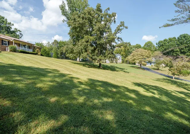 Photo 3 of Single family home for sale at 665 Julia Dr, Cookeville, TN 38506 | MLS# 3601803 | Listing updated on 2026-09-27