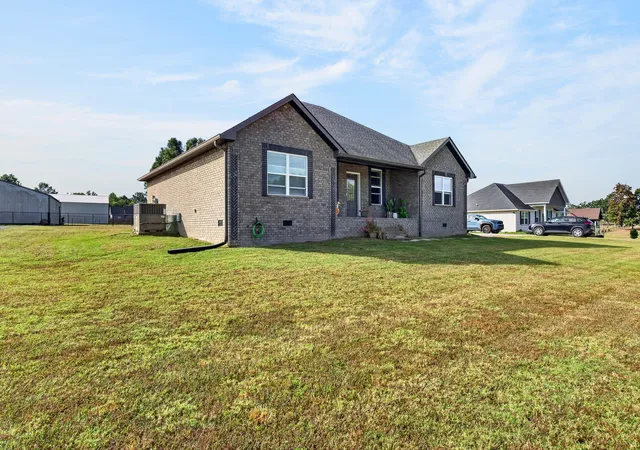 Photo 4 of Single family home for sale at 120 Hayden Drake Ln, Lafayette, TN 37083 | MLS# 3602850 | Listing updated on 2026-09-30