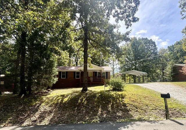 Single family home for sale at 106 Oak Hl Dr, Waverly, TN 37185 | MLS# 3601827