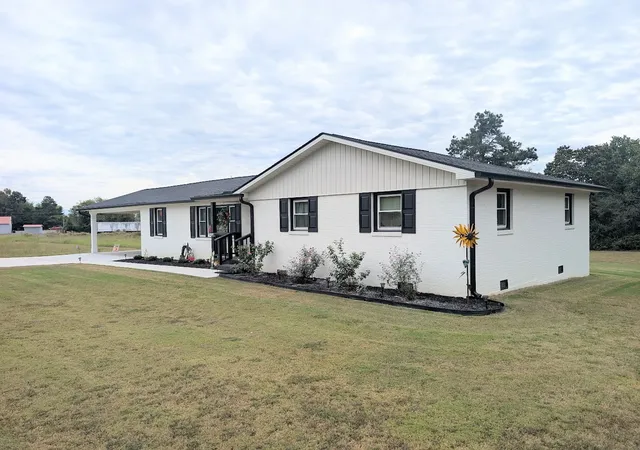 Photo 3 of Single family home for sale at 14 Simmons Cir, Fayetteville, TN 37334 | MLS# 3601835 | Listing updated on 2026-09-28