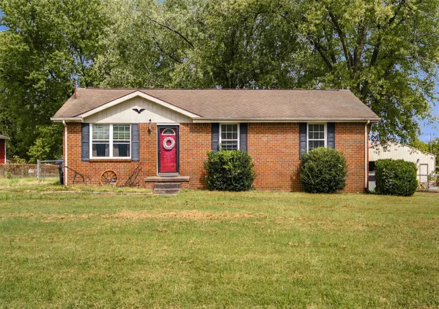 Single family home for sale at 1494 Ridgewood Ct W, Gallatin, TN 37066 | MLS# 3601896