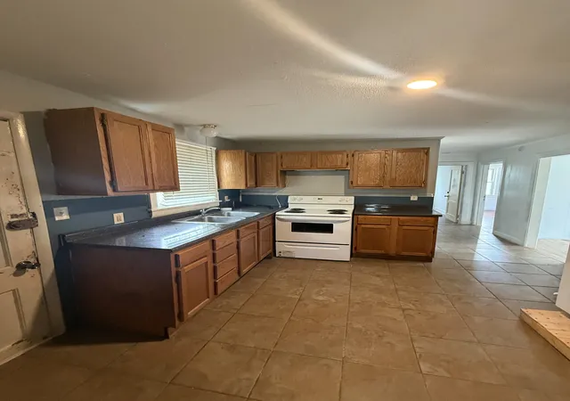 Photo 4 of Single family home for sale at 703 Douglas Ave, Nashville, TN 37207 | MLS# 3601849 | Listing updated on 2026-10-01