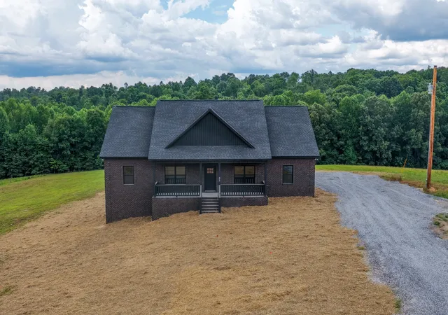 Photo 2 of Single family home for sale at 2010 Lafayette Rd, Red Boiling Springs, TN 37150 | MLS# 3602376 | Listing updated on 2026-09-29