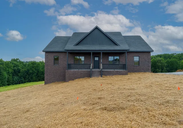 Photo 3 of Single family home for sale at 2010 Lafayette Rd, Red Boiling Springs, TN 37150 | MLS# 3602376 | Listing updated on 2026-09-29