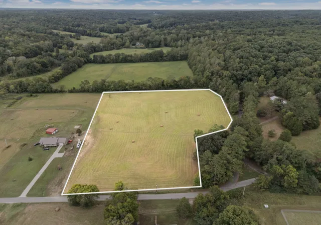 Photo 1 of Land for sale at 0 White Oak Rd, Mc Ewen, TN 37101 | MLS# 3603550 | Listing updated on 2026-10-01