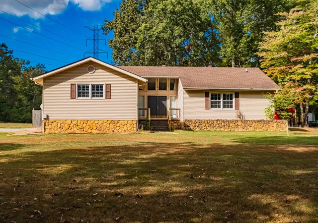 Single family home for sale at 118 Autumn Ln, Tullahoma, TN 37388 | MLS# 3601868