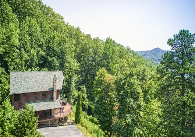 Photo 1 of Single family home for sale at 2733 Pine Crst Ln, Sevierville, TN 37862 | MLS# 3602922 | Listing updated on 2026-10-01