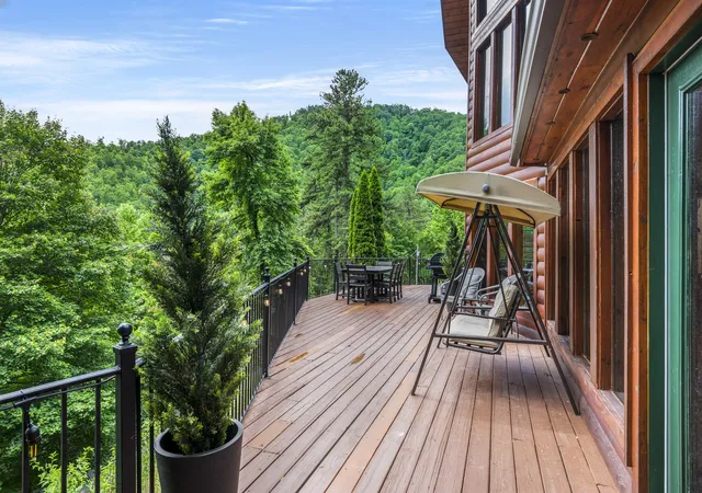 Photo 3 of Single family home for sale at 2733 Pine Crst Ln, Sevierville, TN 37862 | MLS# 3602922 | Listing updated on 2026-10-01