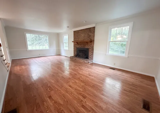 Photo 2 of Single family home for sale at 1104 Lakewood Dr, Gallatin, TN 37066 | MLS# 3601969 | Listing updated on 2026-10-08