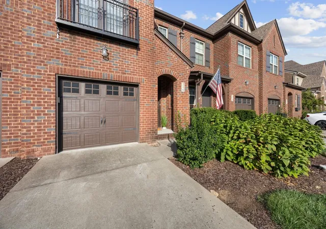 Photo 3 of Townhouse for sale at 216 Bixby Private Ln, Hendersonville, TN 37075 | MLS# 3615236 | Listing updated on 2026-10-09
