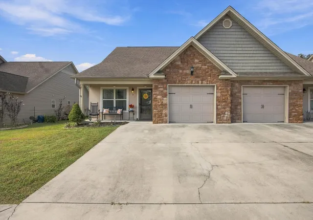 Townhouse for sale at 14 Sunset Cvs Dr, Rossville, GA 30741 | MLS# 3601889