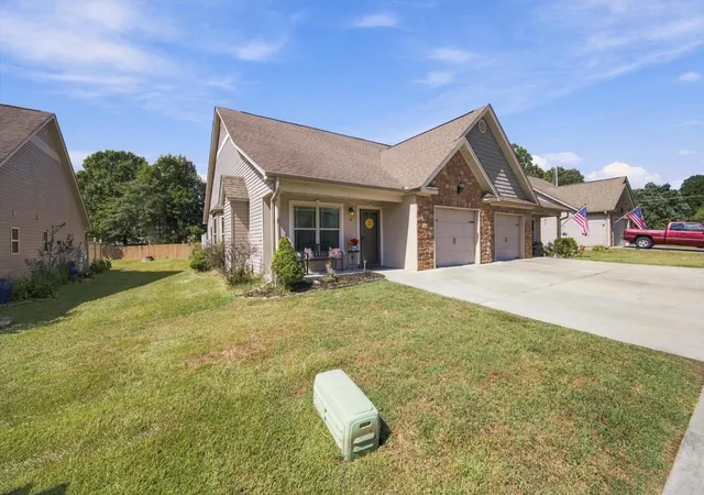 Photo 2 of Townhouse for sale at 14 Sunset Cvs Dr, Rossville, GA 30741 | MLS# 3601889 | Listing updated on 2026-10-07