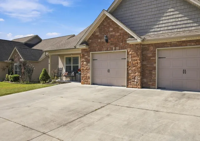 Photo 3 of Townhouse for sale at 14 Sunset Cvs Dr, Rossville, GA 30741 | MLS# 3601889 | Listing updated on 2026-10-07