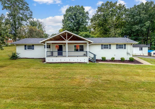 Photo 1 of Single family home for sale at 320 Lynn Dr, Sevierville, TN 37862 | MLS# 3603394 | Listing updated on 2026-09-30