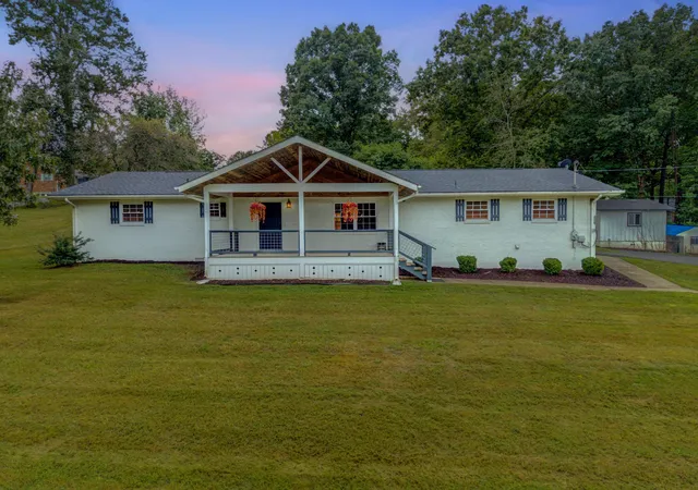 Photo 2 of Single family home for sale at 320 Lynn Dr, Sevierville, TN 37862 | MLS# 3603394 | Listing updated on 2026-09-30