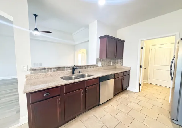 Photo 1 of Single family home for sale at 652 White Face Dr, Clarksville, TN 37040 | MLS# 3601895 | Listing updated on 2026-10-29