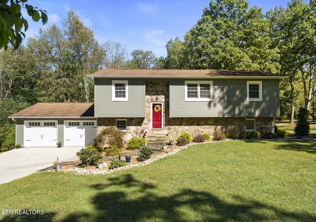 Photo 1 of Single family home for sale at 71 Cardinal Loop, Crossville, TN 38555 | MLS# 3601901 | Listing updated on 2026-09-28