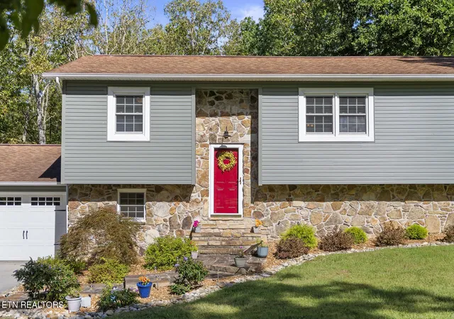 Photo 2 of Single family home for sale at 71 Cardinal Loop, Crossville, TN 38555 | MLS# 3601901 | Listing updated on 2026-09-28
