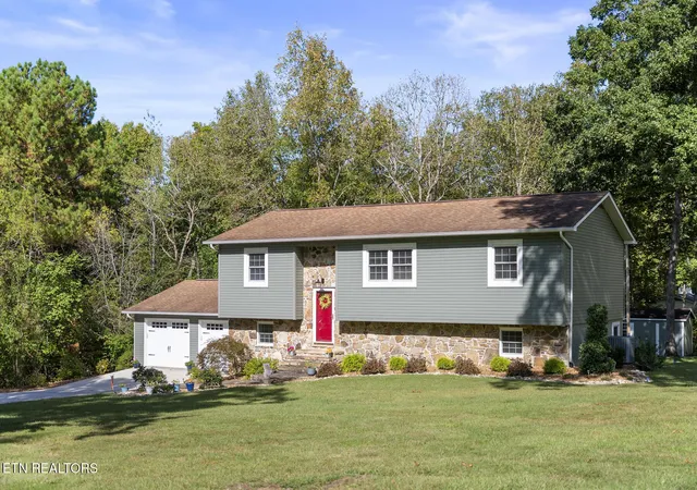 Photo 3 of Single family home for sale at 71 Cardinal Loop, Crossville, TN 38555 | MLS# 3601901 | Listing updated on 2026-09-28