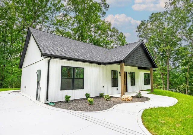 Photo 3 of Single family home for sale at 352 Pulley St, Erin, TN 37061 | MLS# 3611106 | Listing updated on 2026-10-18