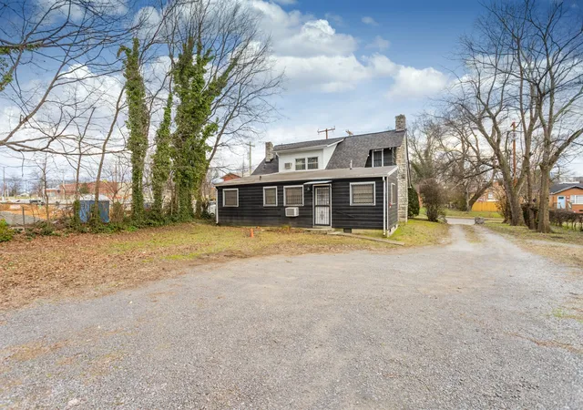 Photo 3 of Single family home for sale at 217 Cleveland St, Nashville, TN 37207 | MLS# 3601936 | Listing updated on 2026-09-28