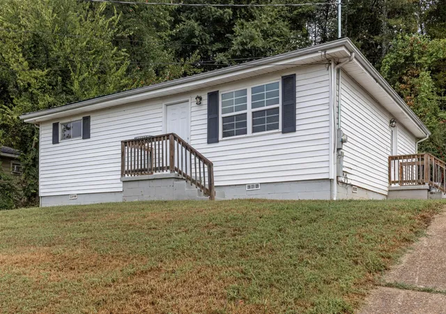 Photo 3 of Single family home for sale at 338 Mcafee Rd, Rossville, GA 30741 | MLS# 3601938 | Listing updated on 2026-09-28