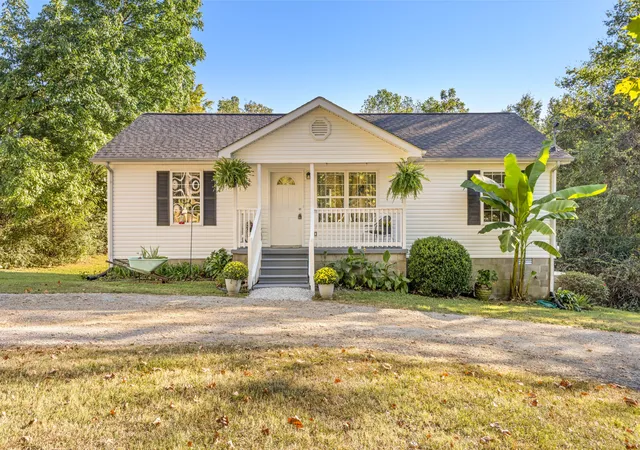 Photo 1 of Single family home for sale at 3141 Vanleer Hwy, Charlotte, TN 37036 | MLS# 3603307 | Listing updated on 2026-10-02