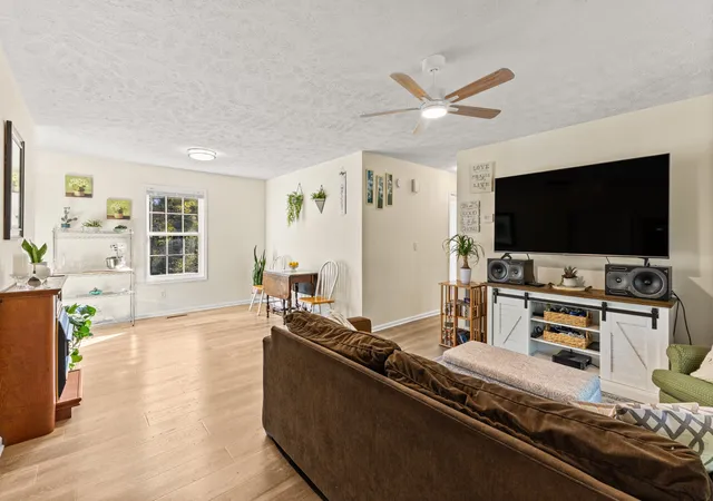 Photo 3 of Single family home for sale at 3141 Vanleer Hwy, Charlotte, TN 37036 | MLS# 3603307 | Listing updated on 2026-10-02