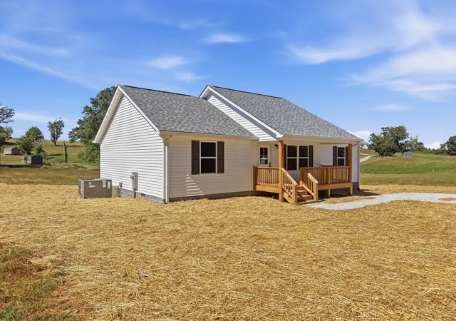 Photo 3 of Single family home for sale at 593 Doyle St, Doyle, TN 38559 | MLS# 3601963 | Listing updated on 2026-09-28