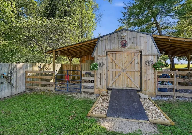 Photo 2 of Single family home for sale at 190 Hooper Rd, Smithville, TN 37166 | MLS# 3603019 | Listing updated on 2026-09-30