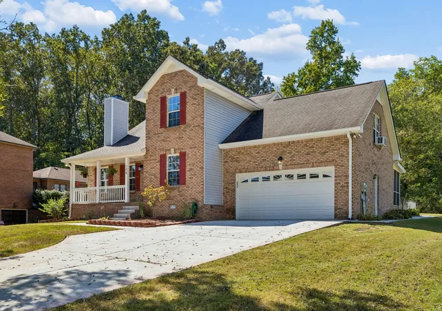 Photo 3 of Single family home for sale at 106 Rolling Meadow Dr, Clarksville, TN 37040 | MLS# 3601985 | Listing updated on 2026-10-09