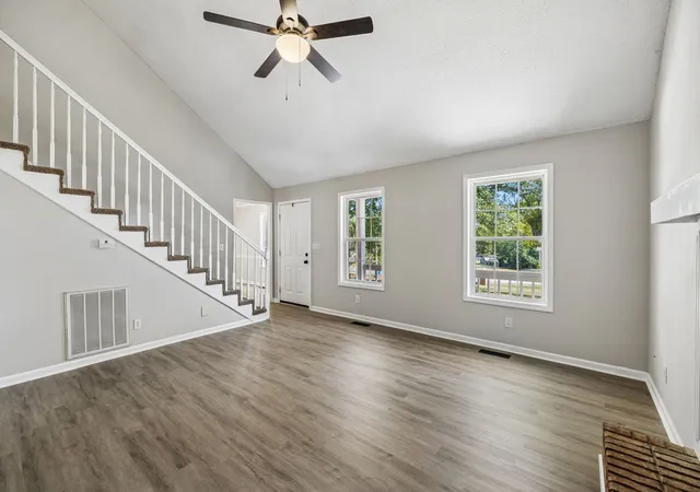 Photo 4 of Single family home for sale at 106 Rolling Meadow Dr, Clarksville, TN 37040 | MLS# 3601985 | Listing updated on 2026-10-09