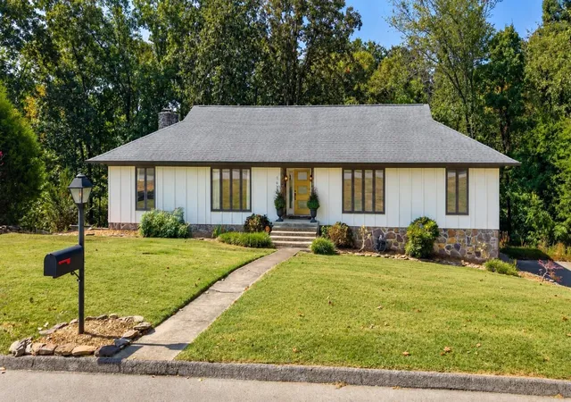 Photo 3 of Single family home for sale at 1610 Starboard Dr, Hixson, TN 37343 | MLS# 3601965 | Listing updated on 2026-10-05