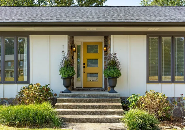 Photo 1 of Single family home for sale at 1610 Starboard Dr, Hixson, TN 37343 | MLS# 3601965 | Listing updated on 2026-10-05