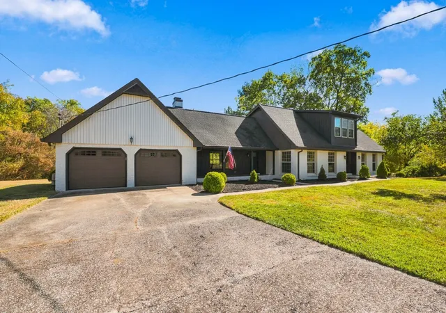 Photo 3 of Single family home for sale at 203 Cheviot Ct, Hendersonville, TN 37075 | MLS# 3611632 | Listing updated on 2026-10-08