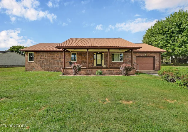 Photo 1 of Single family home for sale at 105 E Minnie Ave, Monterey, TN 38574 | MLS# 3601974 | Listing updated on 2026-09-28