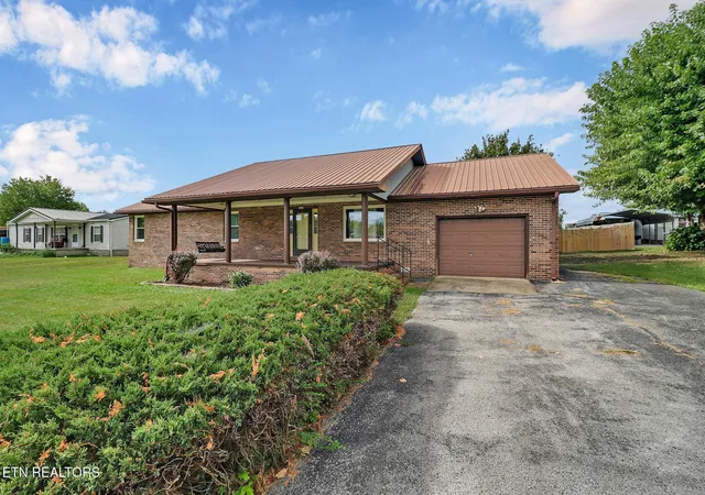 Photo 3 of Single family home for sale at 105 E Minnie Ave, Monterey, TN 38574 | MLS# 3601974 | Listing updated on 2026-09-28