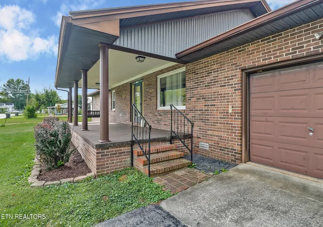 Photo 3 of Single family home for sale at 105 E Minnie Ave, Monterey, TN 38574 | MLS# 3601974 | Listing updated on 2026-09-28