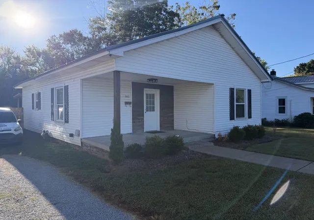 Photo 1 of Single family home for sale at 306 Jackson Ave, Lawrenceburg, TN 38464 | MLS# 3602508 | Listing updated on 2026-09-29