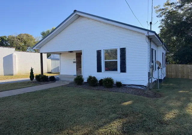 Photo 2 of Single family home for sale at 306 Jackson Ave, Lawrenceburg, TN 38464 | MLS# 3602508 | Listing updated on 2026-09-29