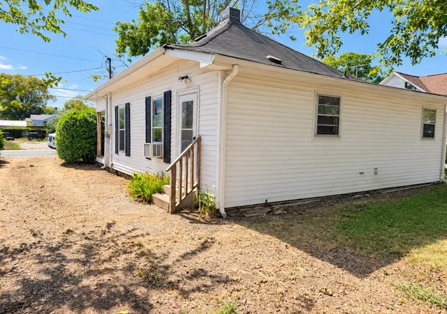 Photo 3 of Sale Pending at 504 Wall St, Mount Pleasant, TN 38474 | MLS# 3602367 | Listing updated on 2026-10-02