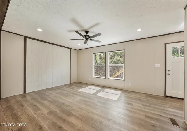 Photo 4 of Manufactured home for sale at 3827 Demory Rd, La Follette, TN 37766 | MLS# 3601997 | Listing updated on 2026-09-28